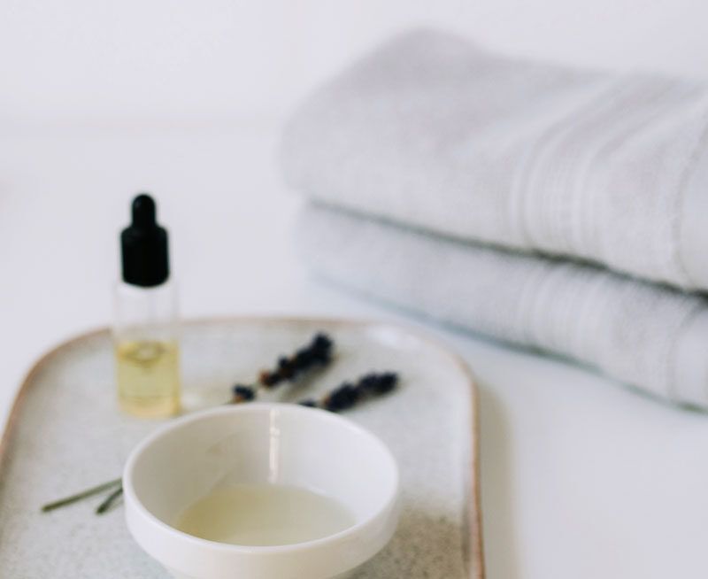 En qué consiste la terapia de Flores de Bach figura de buda terapia holística