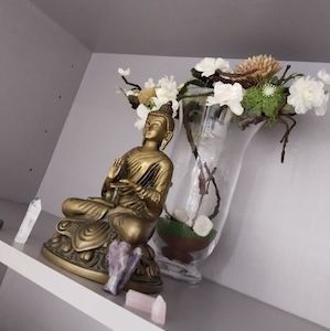 figura de buda en la consulta de Úrsula Martín figura de buda terapia holística